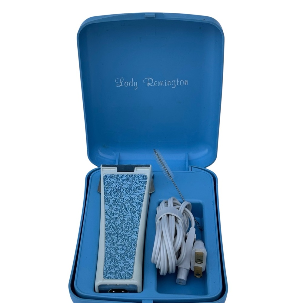 VTG Lady Remington Electric Shaver In Case Works Don’t believe it was ever used